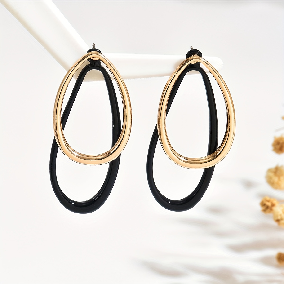 Elegant Geometric Two-Tone Openwork Teardrop Earrings